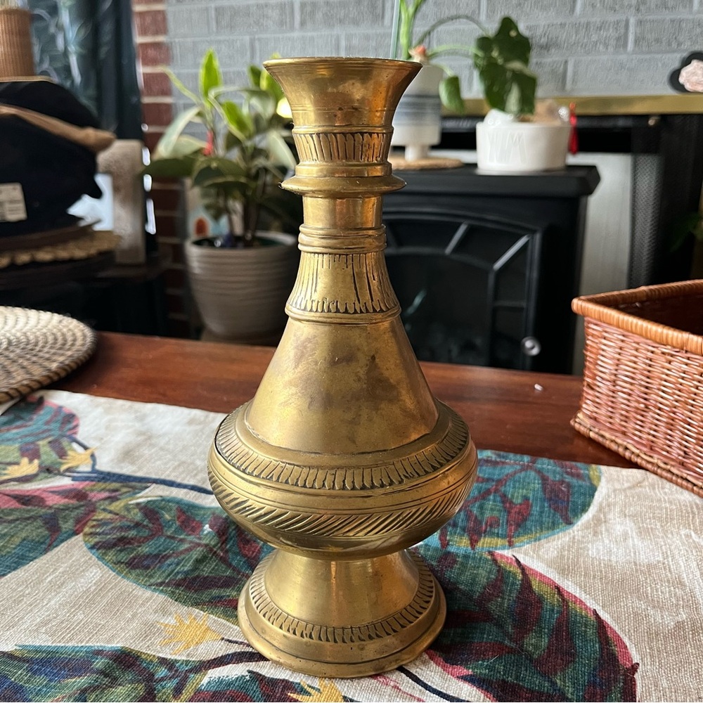 Antique Brass Heavy Vase Etched Gold India 9” Vintage Solid MCM Ornate Unique - Picture 8 of 10